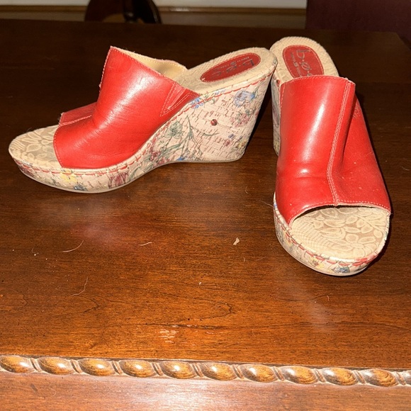 Born BOC red wedge 4inch cork heal with flower design. - Picture 2 of 7